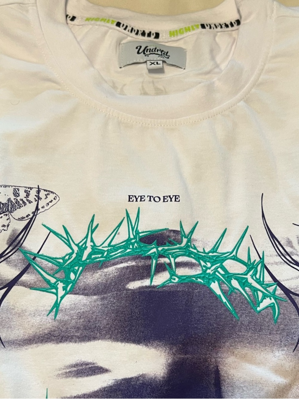 White 'Eye to Eye' Graphic Short Sleeve Tee